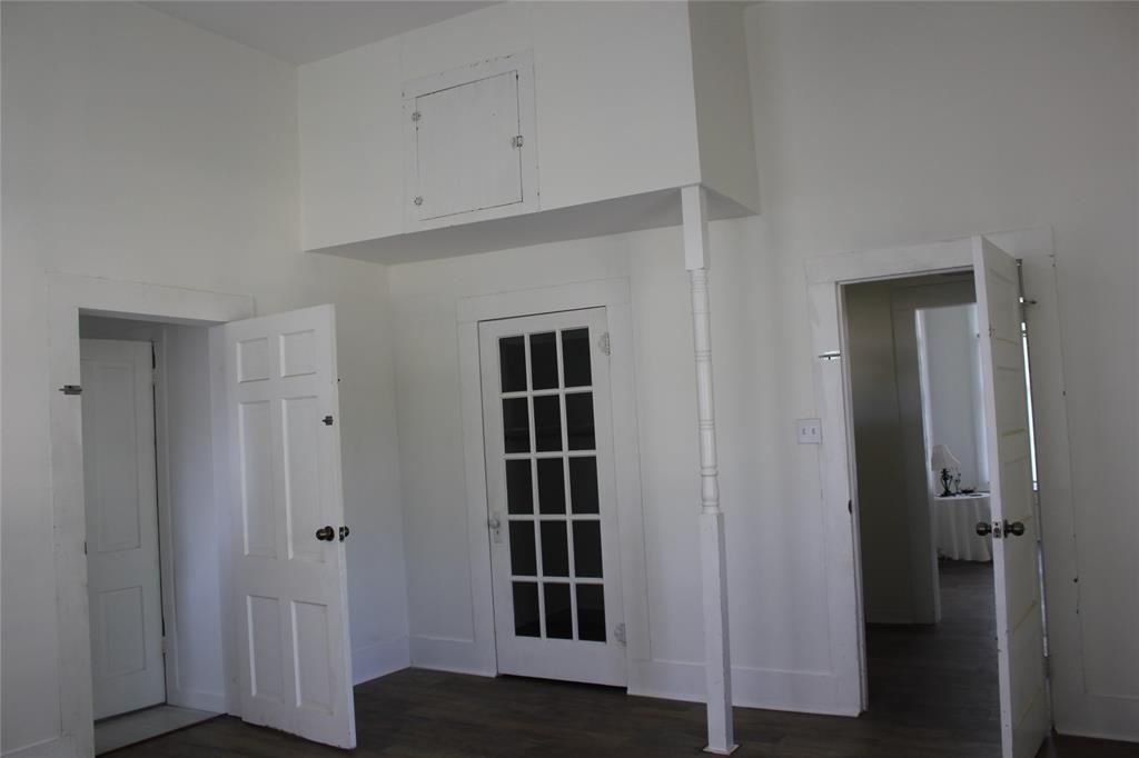 401 Shaw St, Taylor, TX 76574