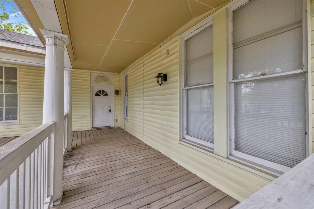 401 Shaw St, Taylor, TX 76574