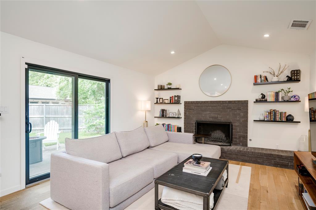 2111 Teakwood Dr, Austin, TX 78757