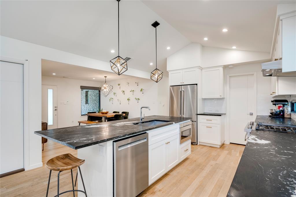 2111 Teakwood Dr, Austin, TX 78757