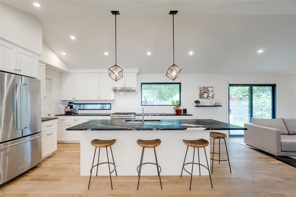 2111 Teakwood Dr, Austin, TX 78757