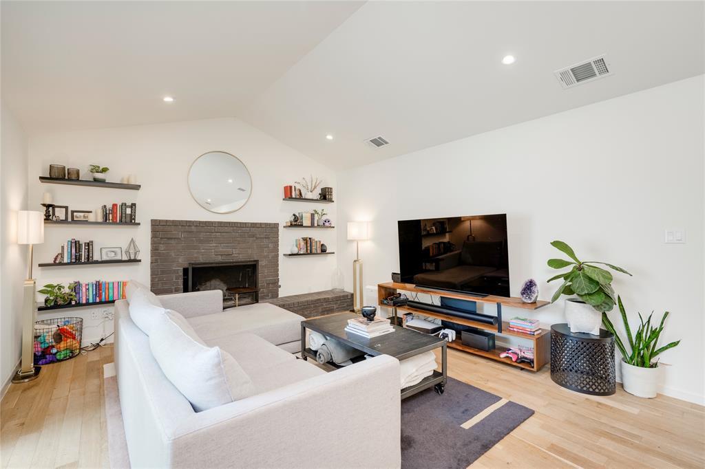 2111 Teakwood Dr, Austin, TX 78757