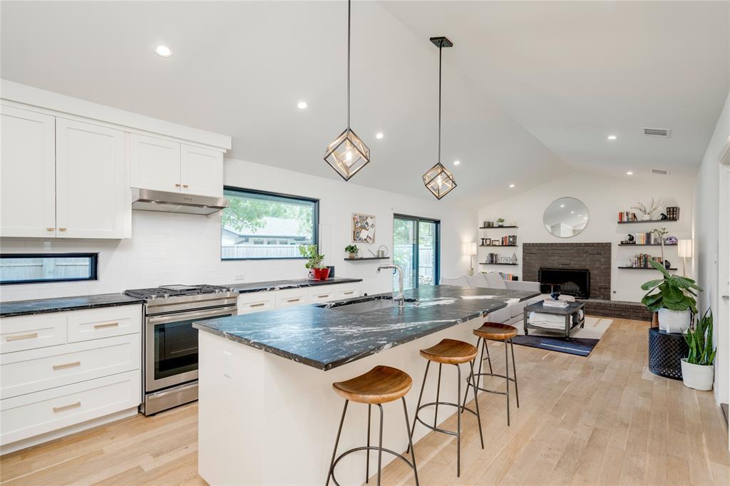 2111 Teakwood Dr, Austin, TX 78757