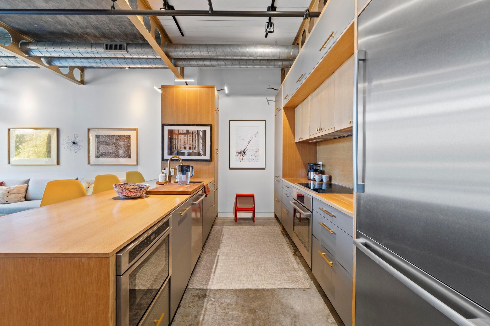 1401 Eva St # 204, Austin, TX 78704