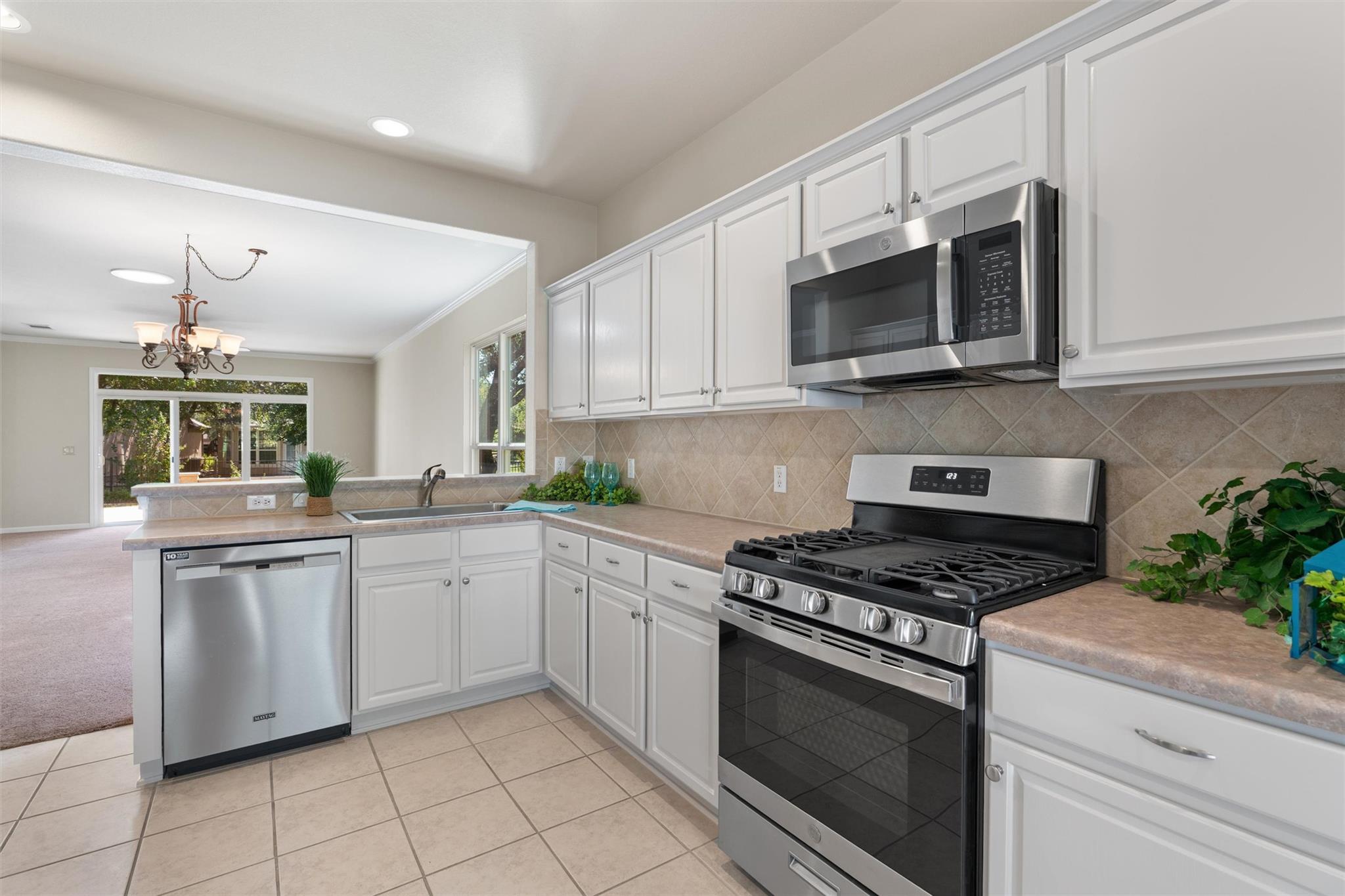 102 Breckenridge St, Georgetown, TX 78633