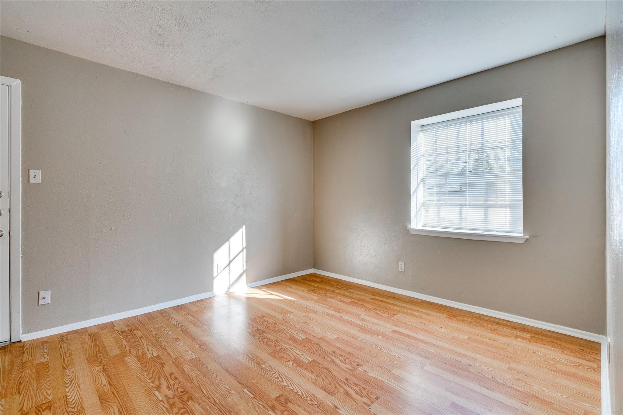 307 E 31 St # 205, Austin, TX 78705