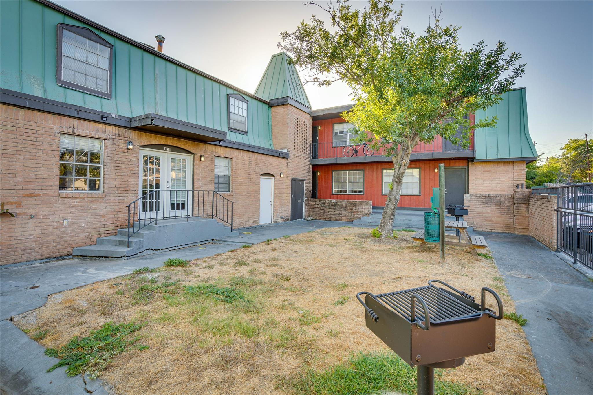 307 E 31 St # 205, Austin, TX 78705