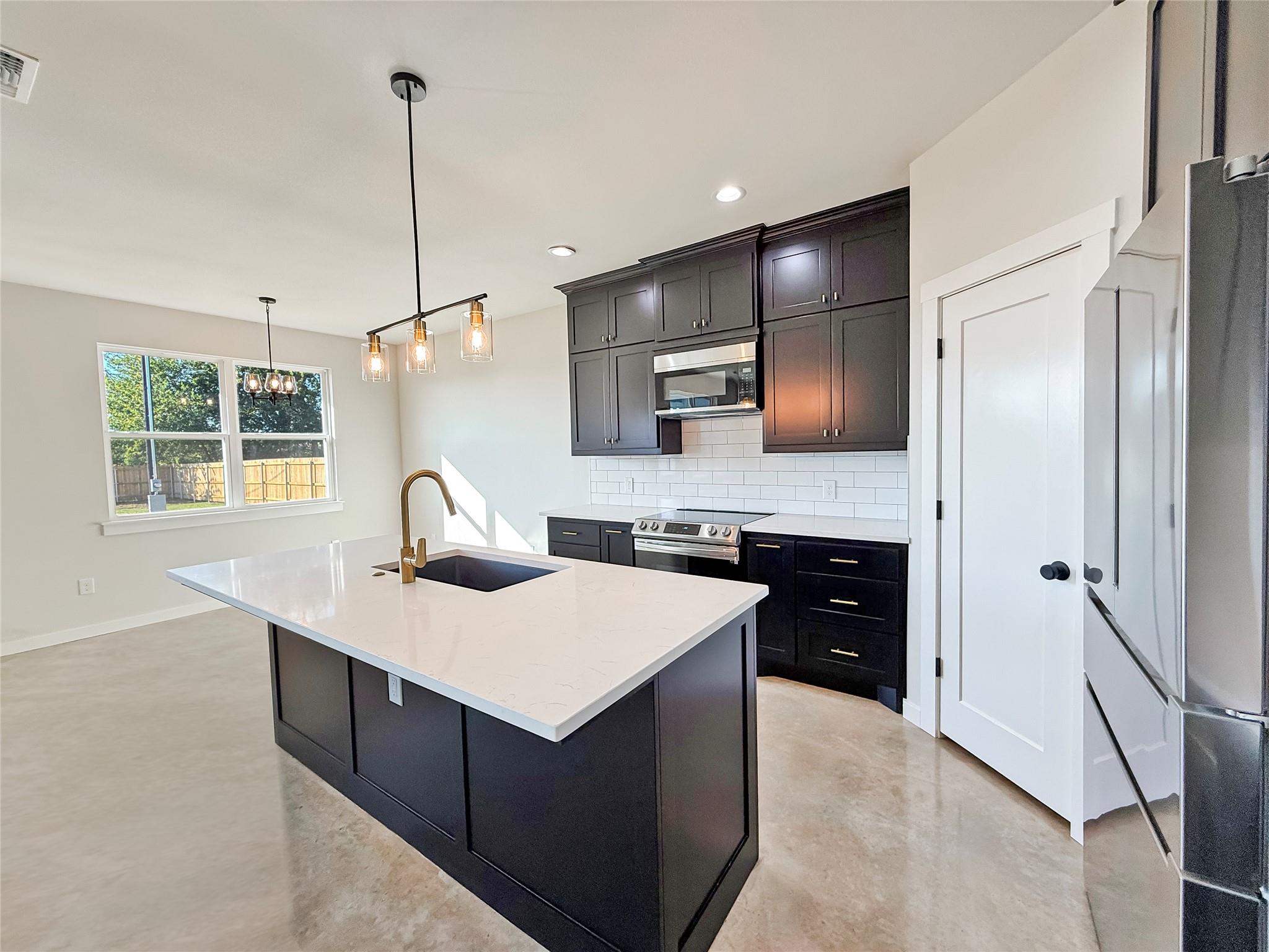 221 Hester St, Lexington, TX 78947