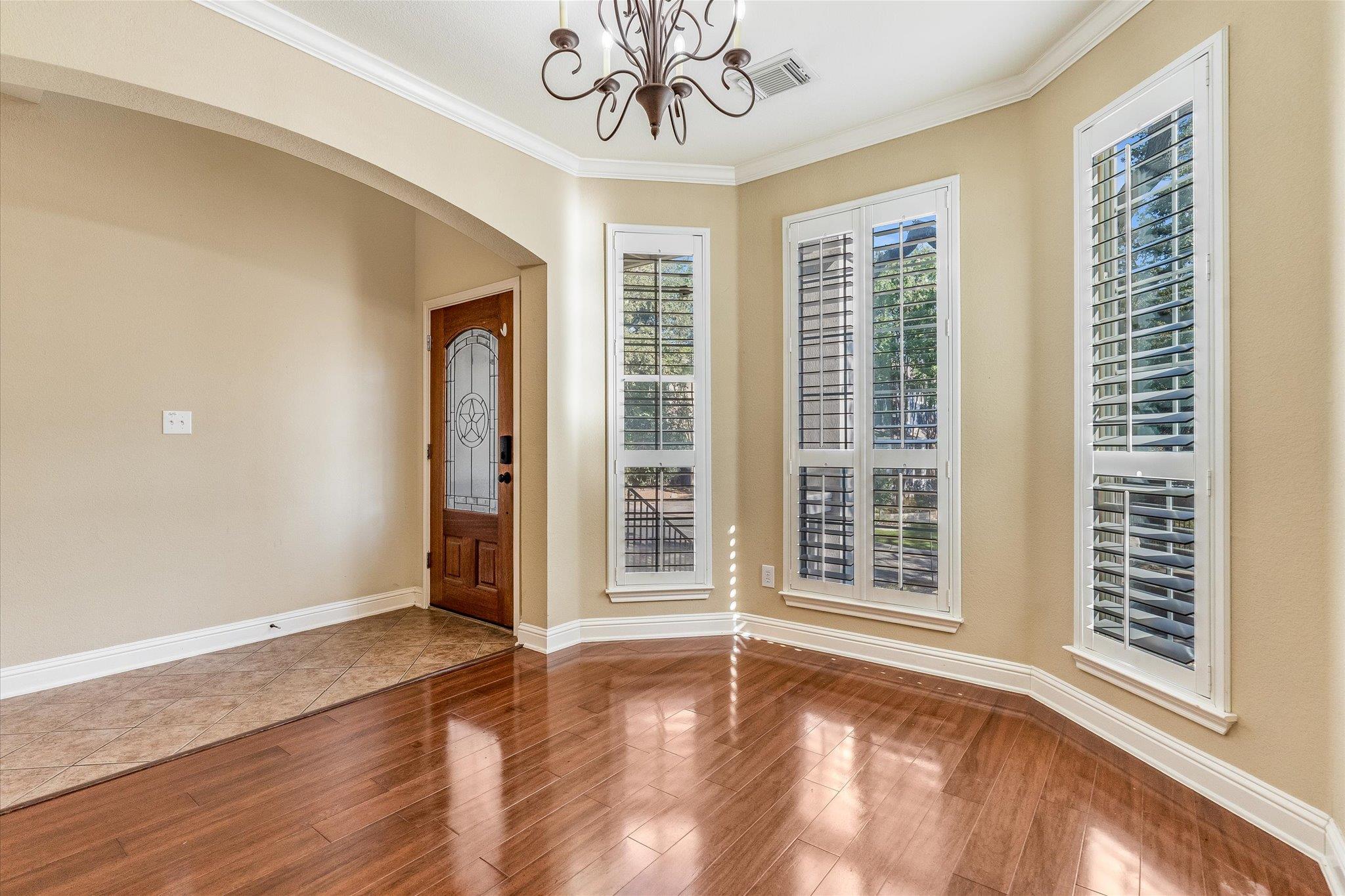 601 Twelve Oaks Ln, Austin, TX 78704