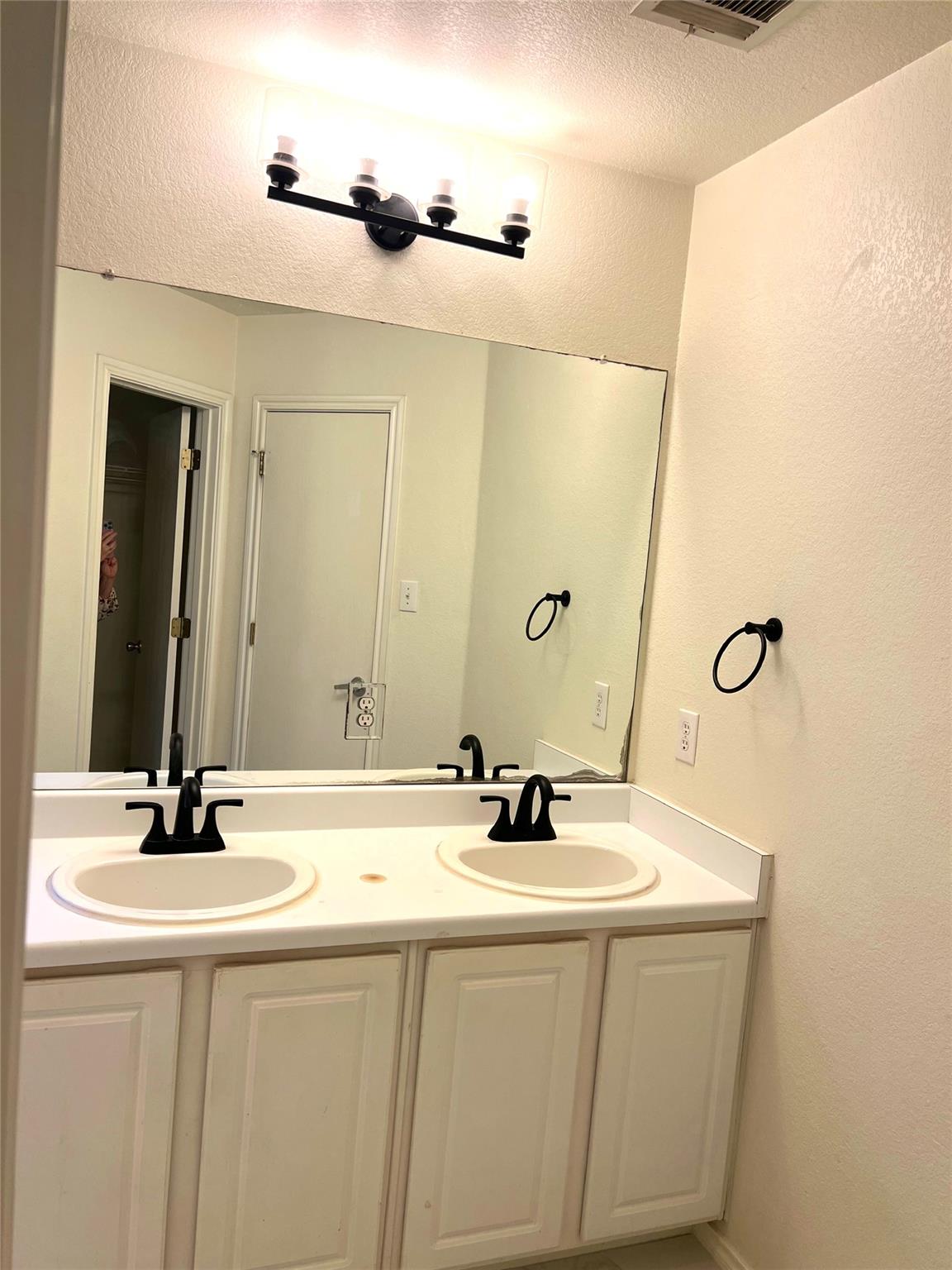 1209 Amberwood Loop, Kyle, TX 78640