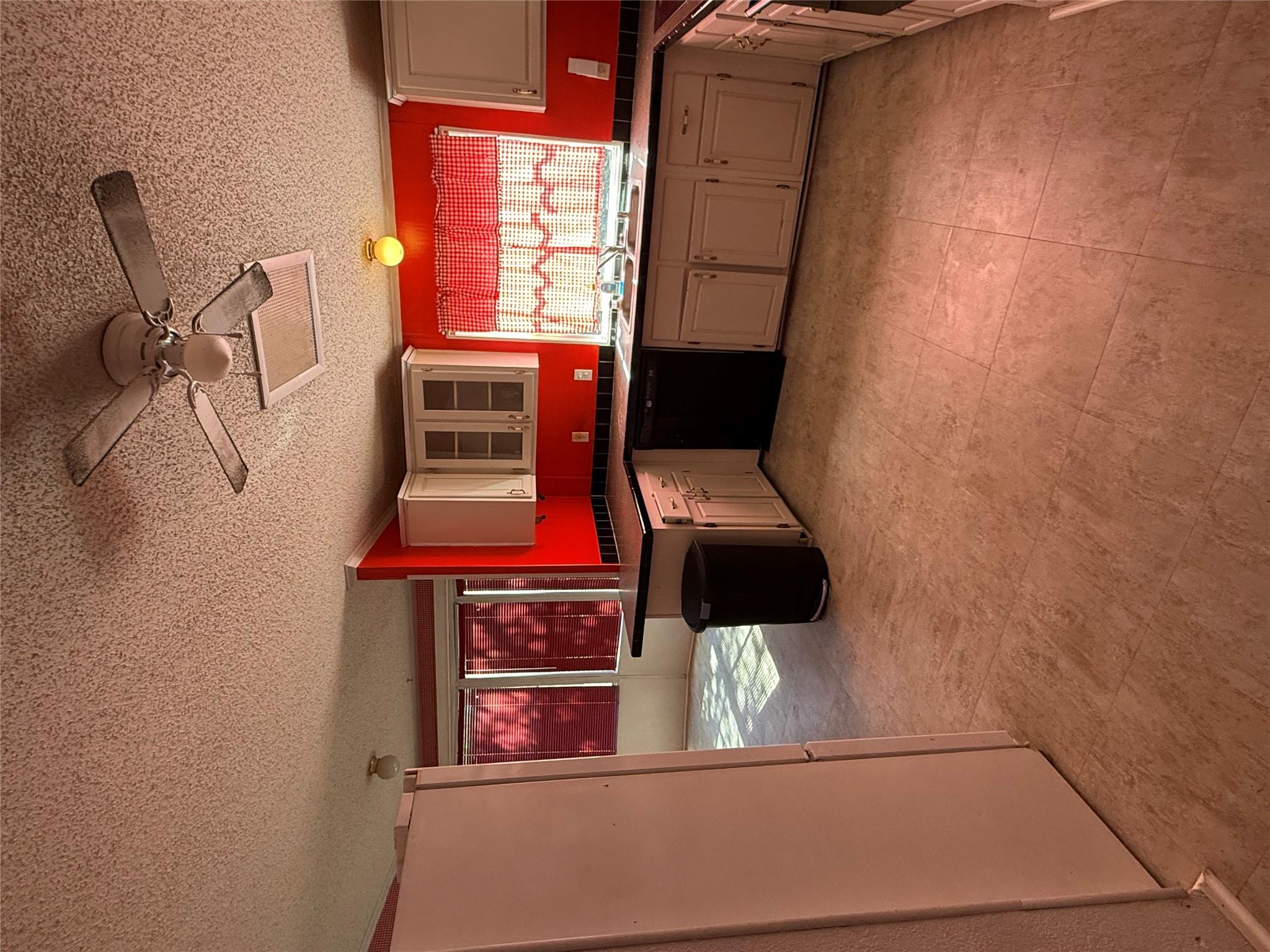 236 Live Oak Dr E, Cedar Creek, TX 78612