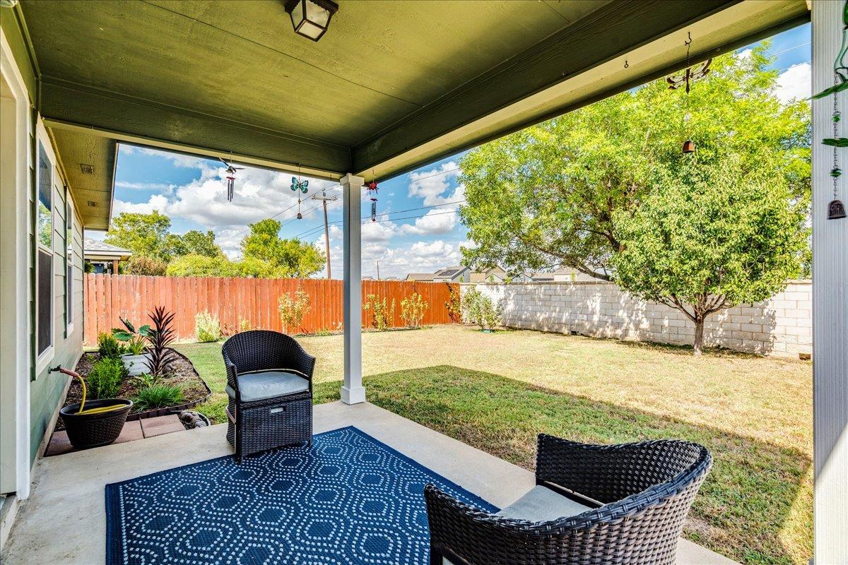 17920 Honey Locust Ln, Elgin, TX 78621