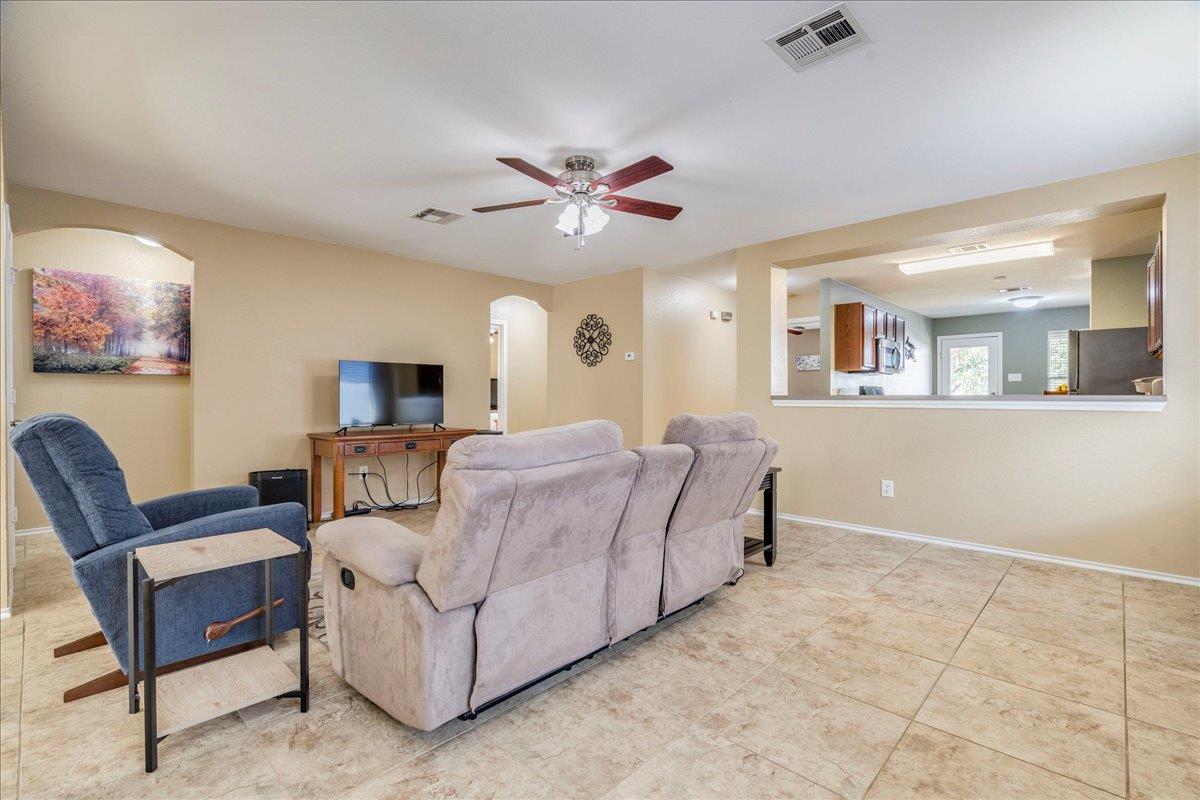 17920 Honey Locust Ln, Elgin, TX 78621