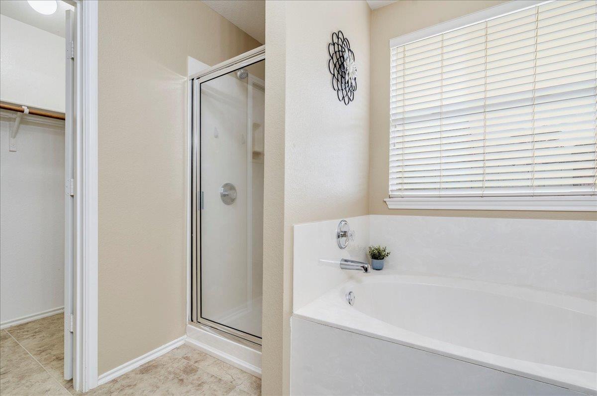 17920 Honey Locust Ln, Elgin, TX 78621