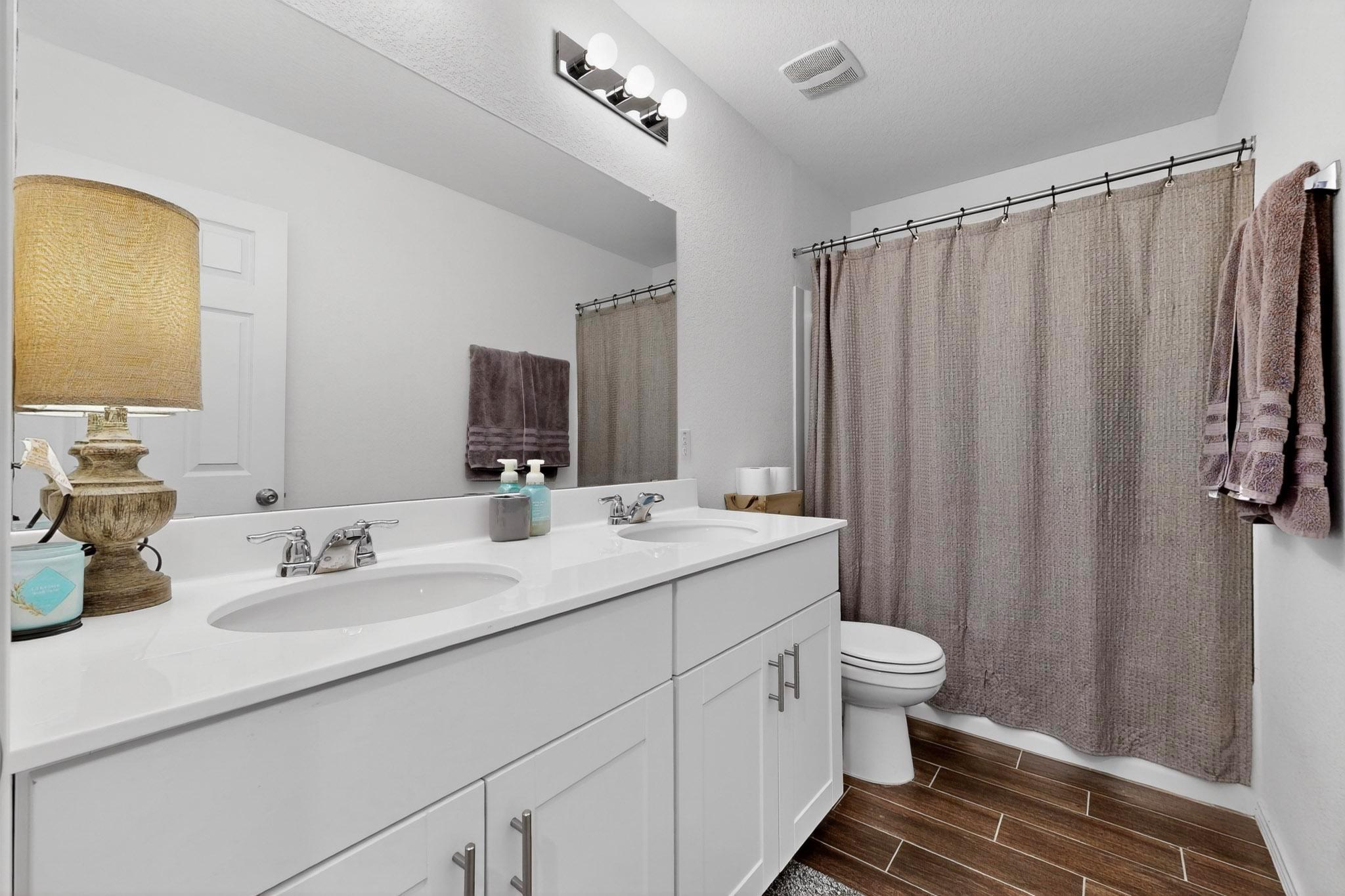 128 BANYON Dr, Liberty Hill, TX 78642