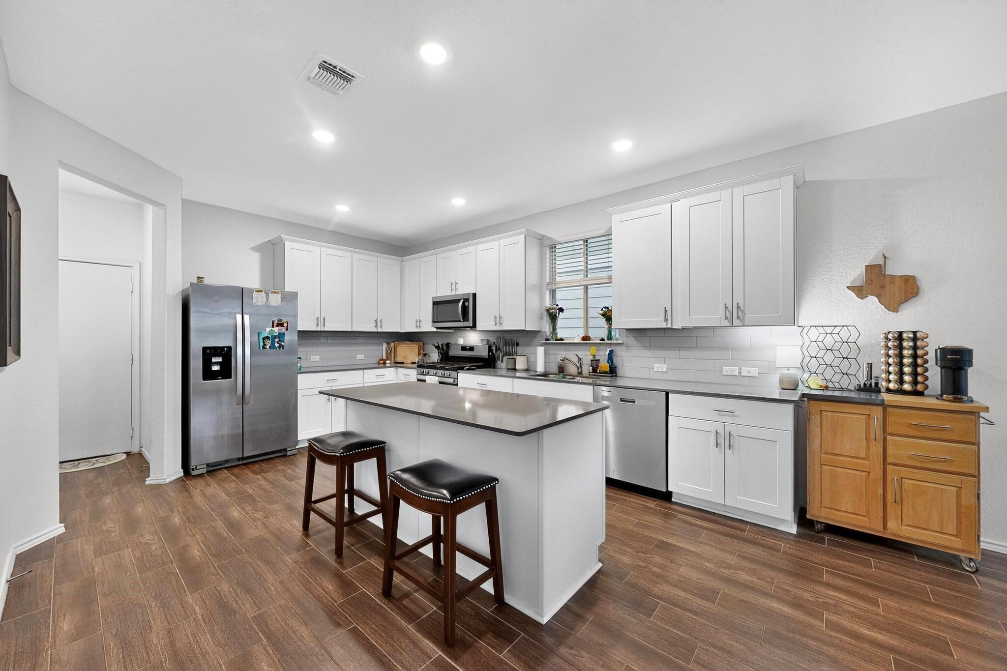 128 BANYON Dr, Liberty Hill, TX 78642