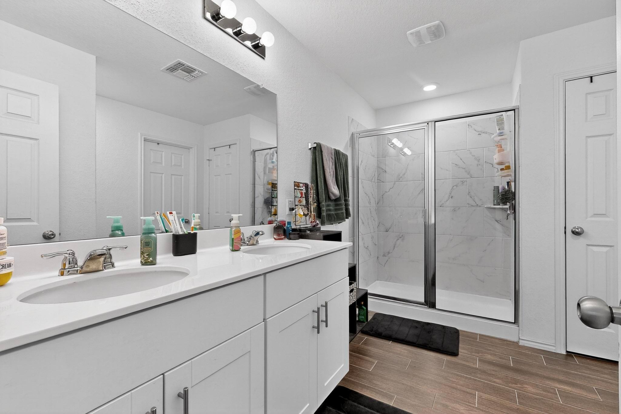 128 BANYON Dr, Liberty Hill, TX 78642