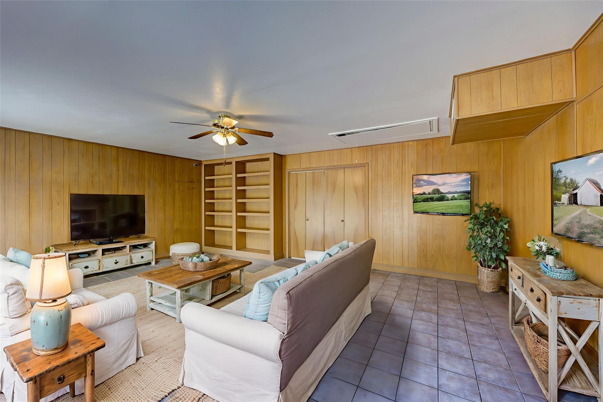 111 Circle Dr, Wimberley, TX 78676