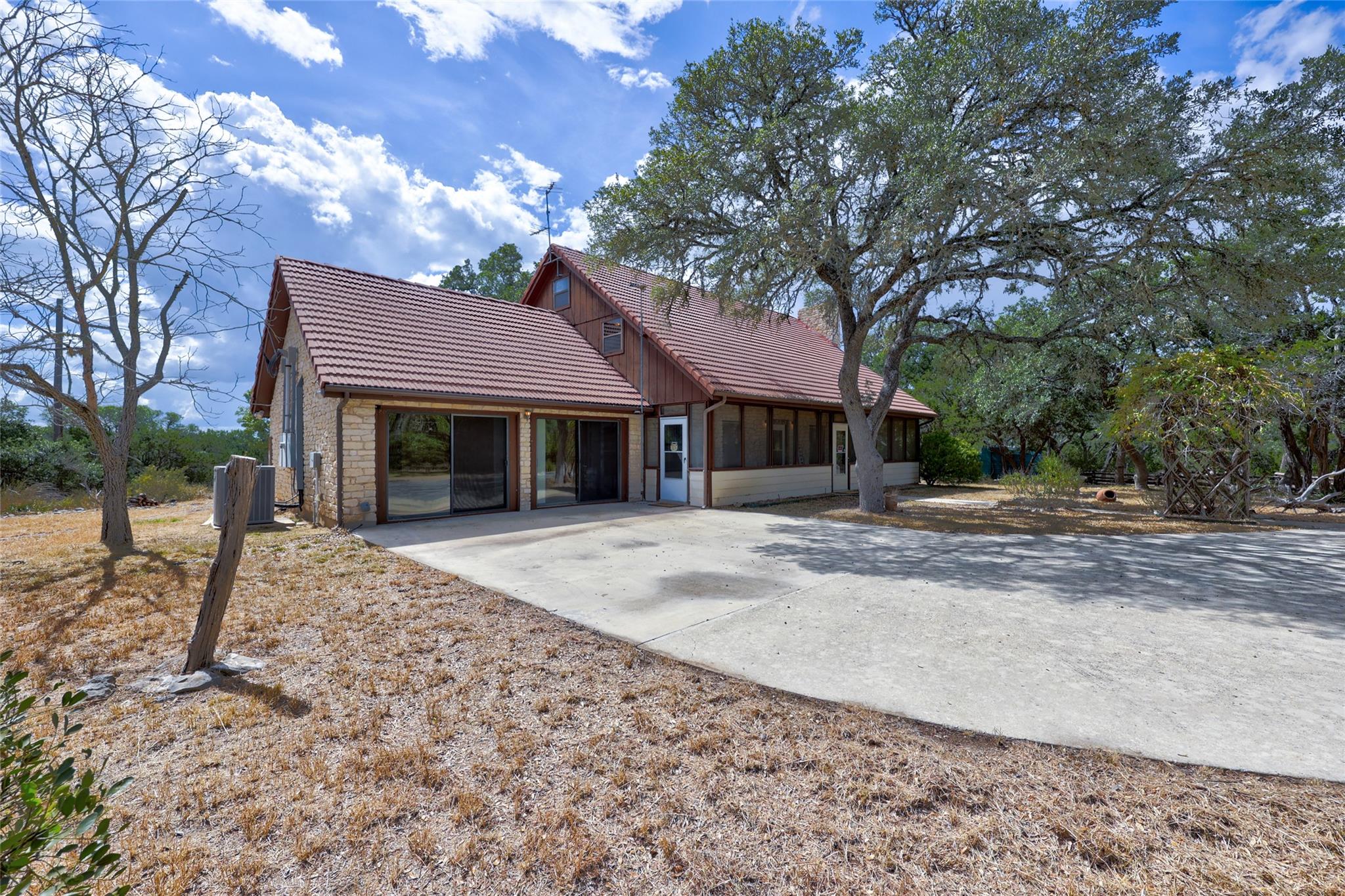 111 Circle Dr, Wimberley, TX 78676
