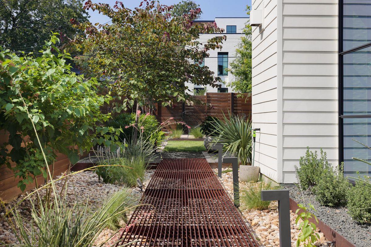 1911 E 10th St, Austin, TX 78702