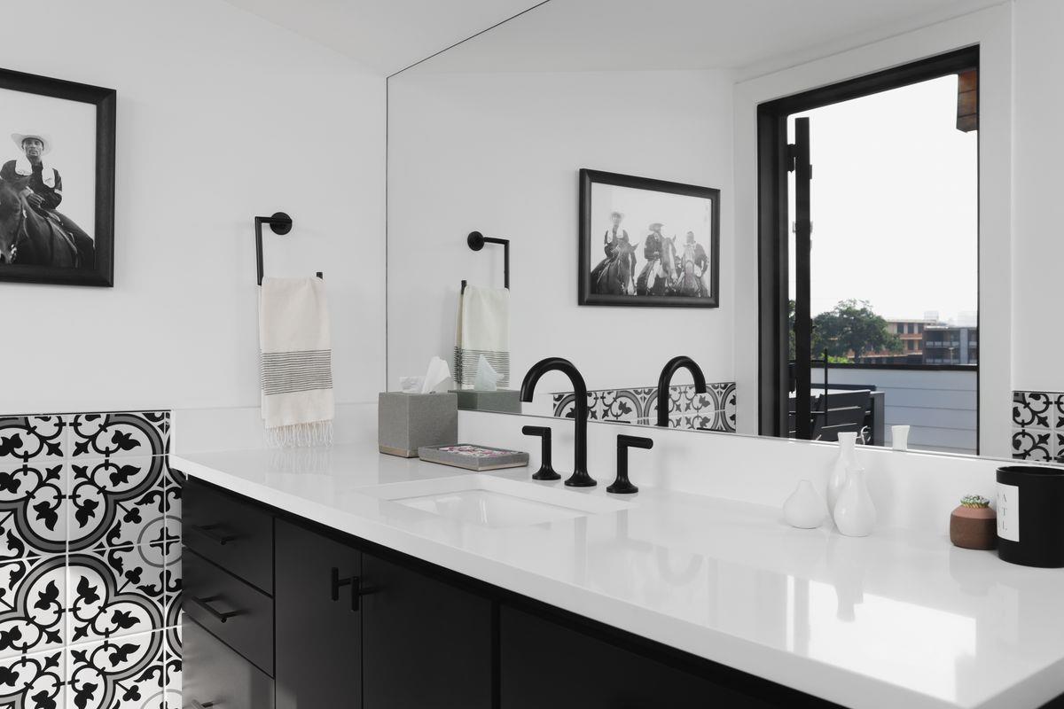 1911 E 10th St, Austin, TX 78702