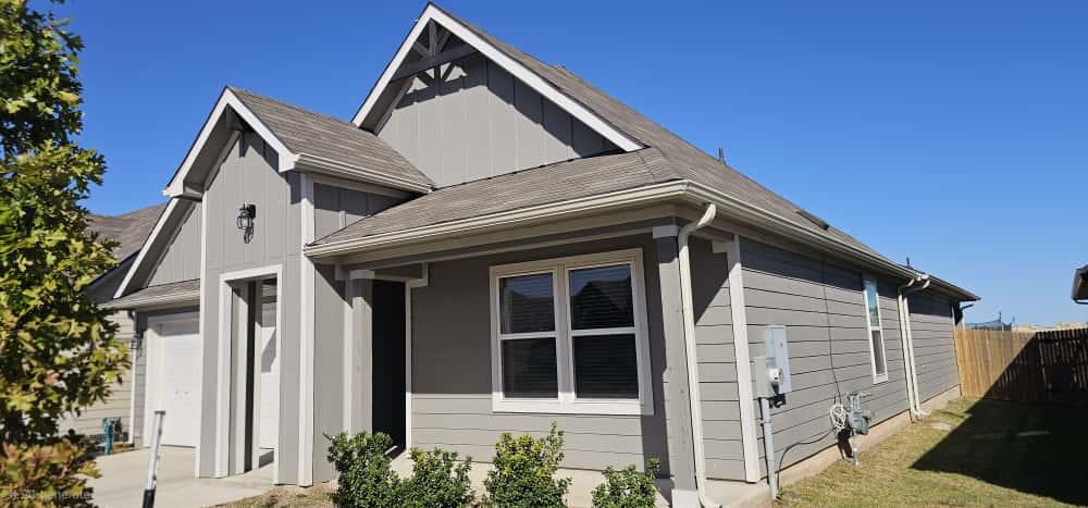 223 Sweetwater Creek Ln, Hutto, TX 78634