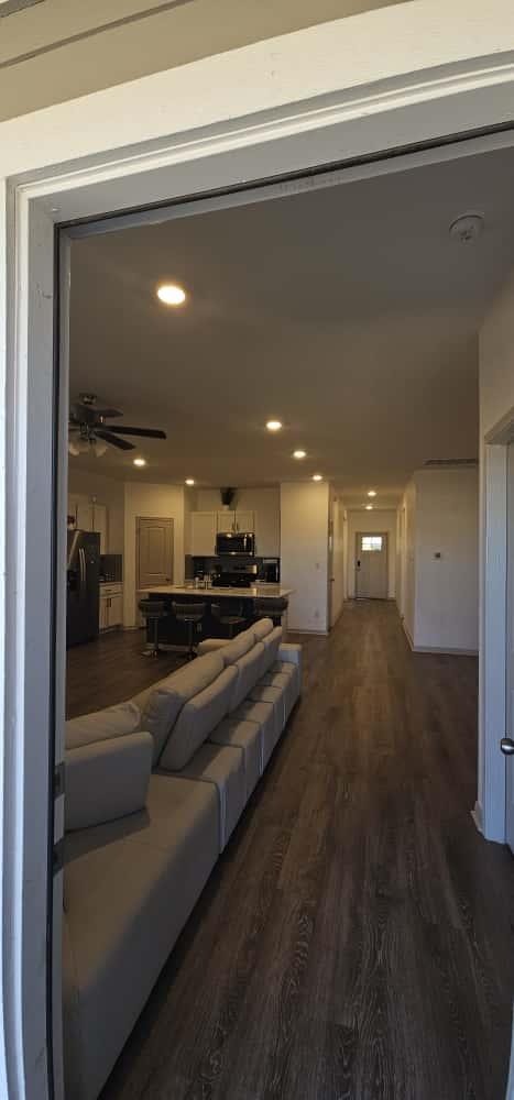 223 Sweetwater Creek Ln, Hutto, TX 78634