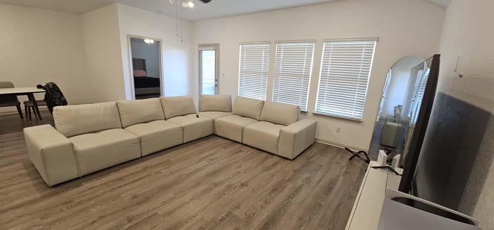 223 Sweetwater Creek Ln, Hutto, TX 78634