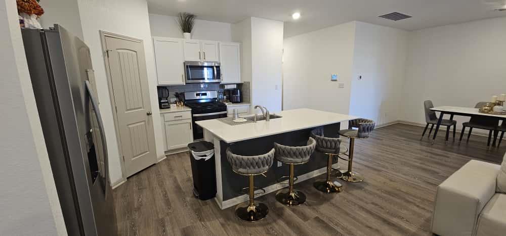 223 Sweetwater Creek Ln, Hutto, TX 78634