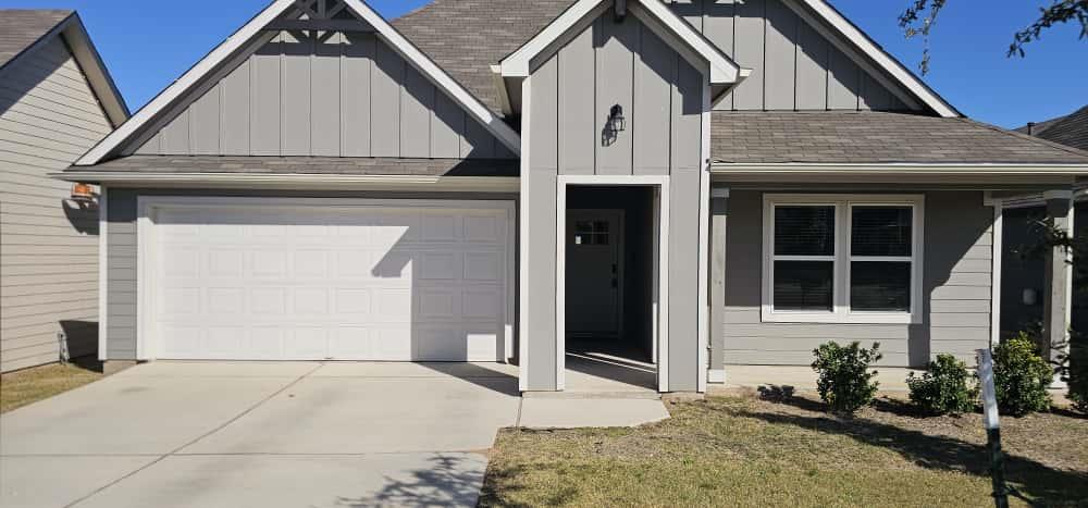 223 Sweetwater Creek Ln, Hutto, TX 78634