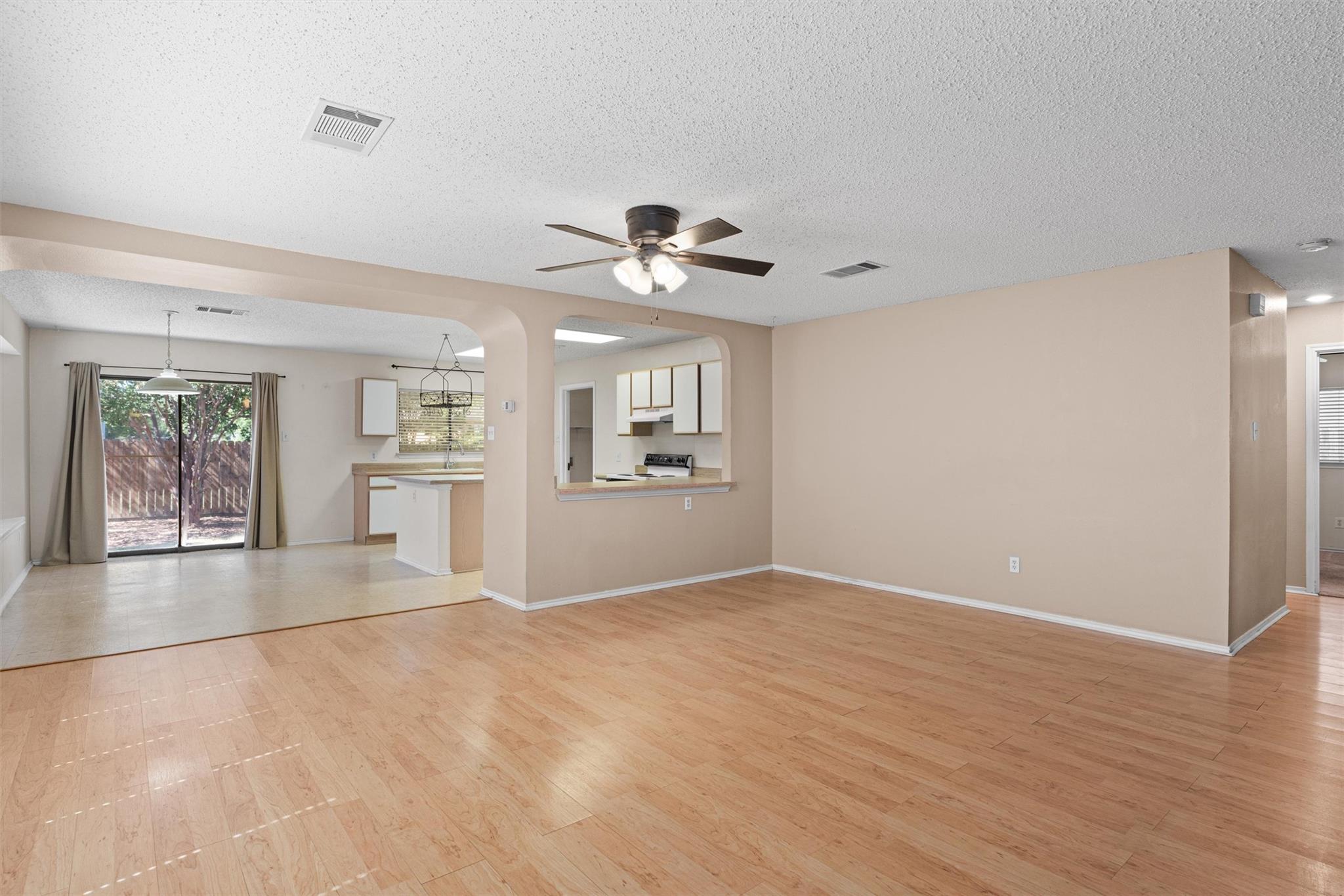 1353 Lakeside Loop, Round Rock, TX 78665