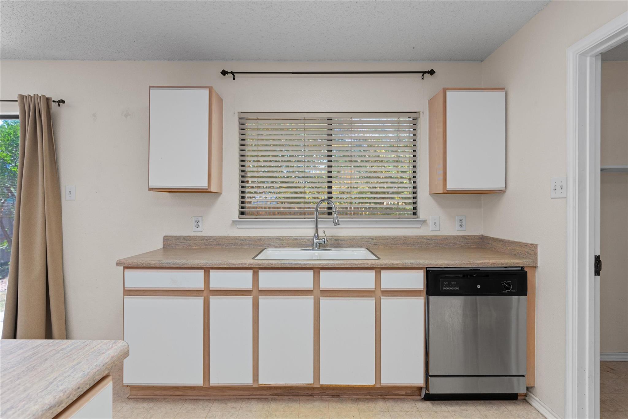 1353 Lakeside Loop, Round Rock, TX 78665