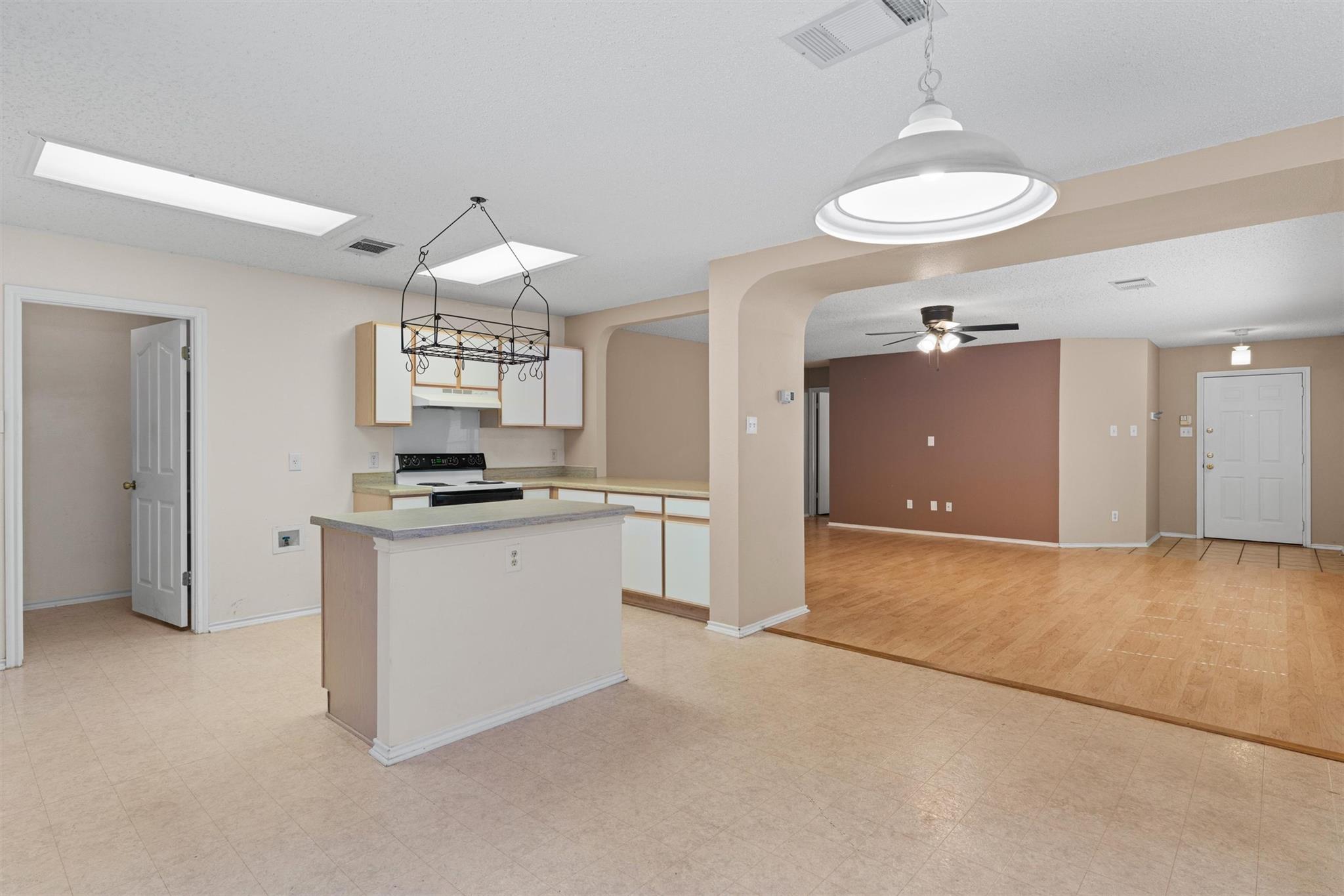 1353 Lakeside Loop, Round Rock, TX 78665