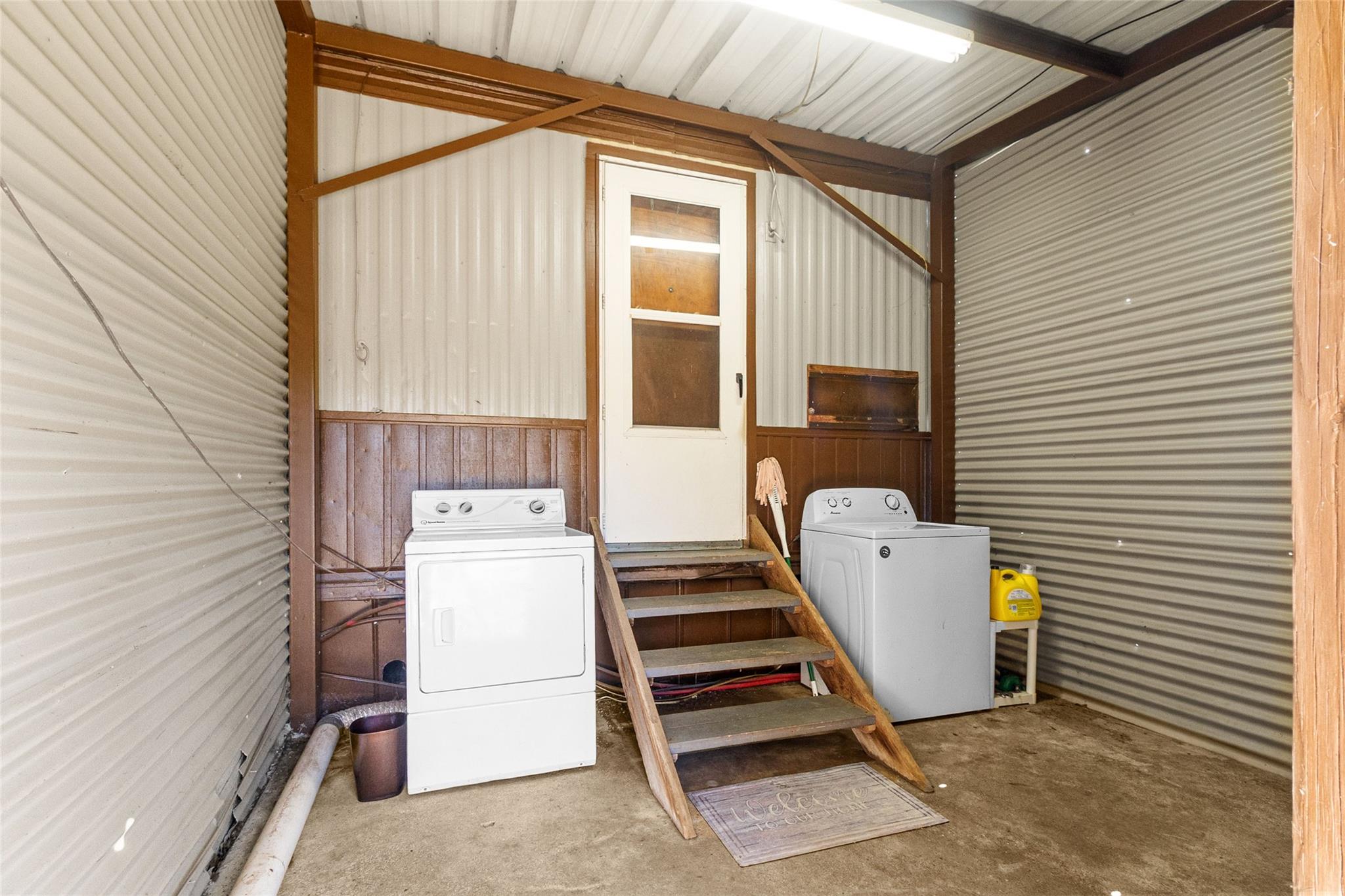 100 South St, Tow, TX 78672