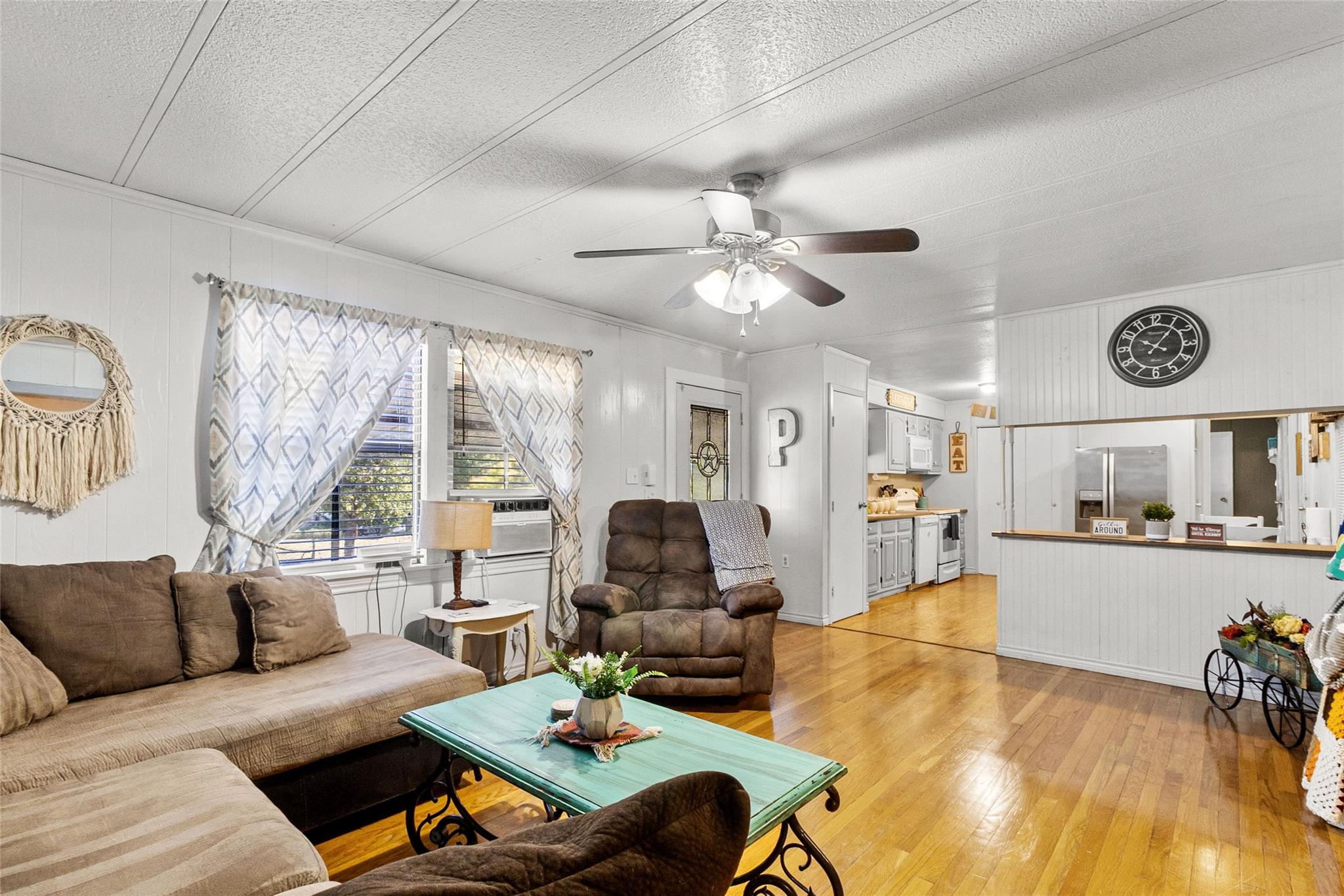 100 South St, Tow, TX 78672