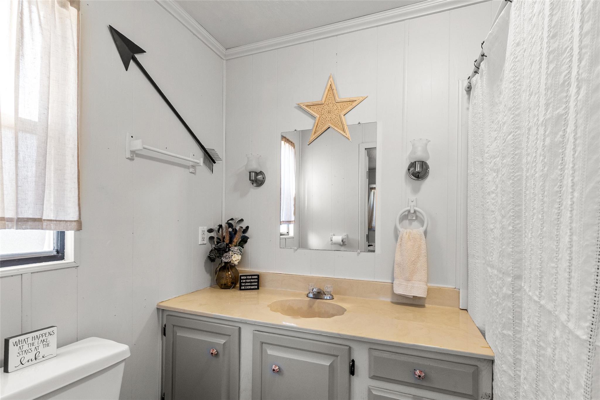 100 South St, Tow, TX 78672