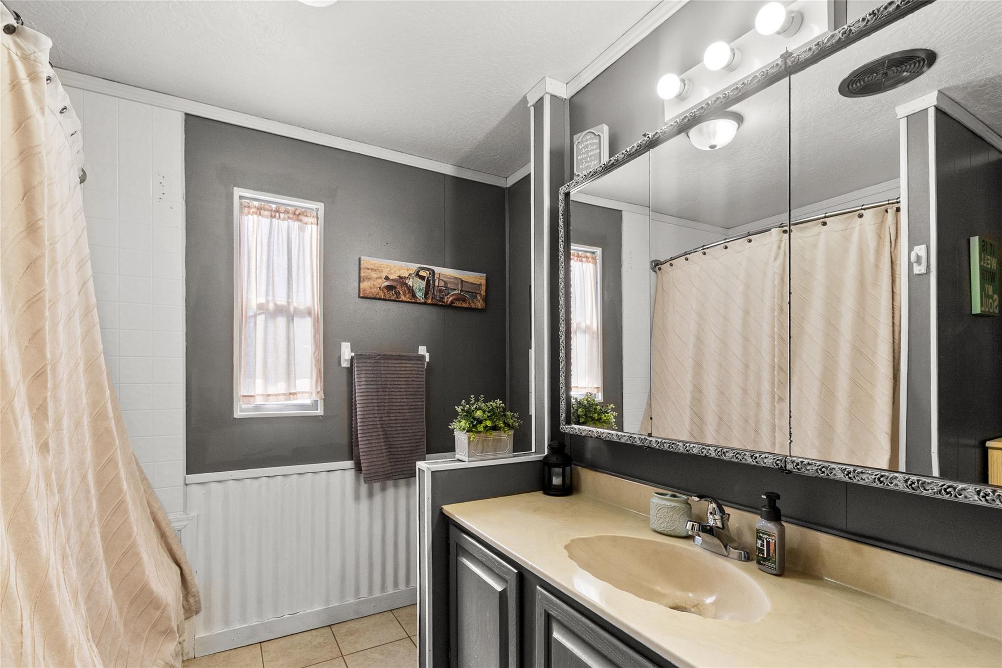 100 South St, Tow, TX 78672