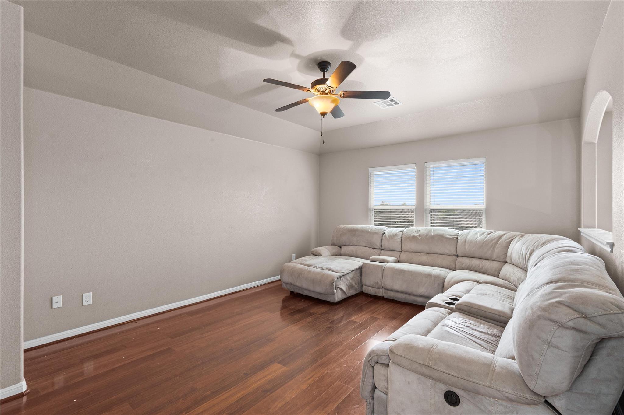 5941 Mantalcino Dr, Round Rock, TX 78665