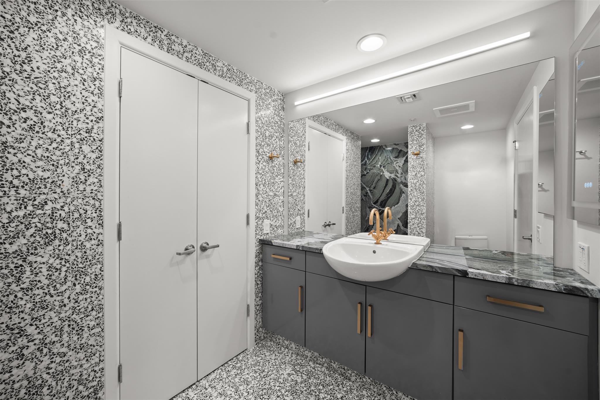 300 Bowie St # 2405, Austin, TX 78703