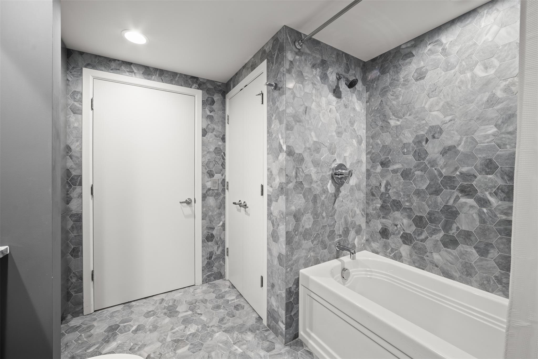 300 Bowie St # 2405, Austin, TX 78703