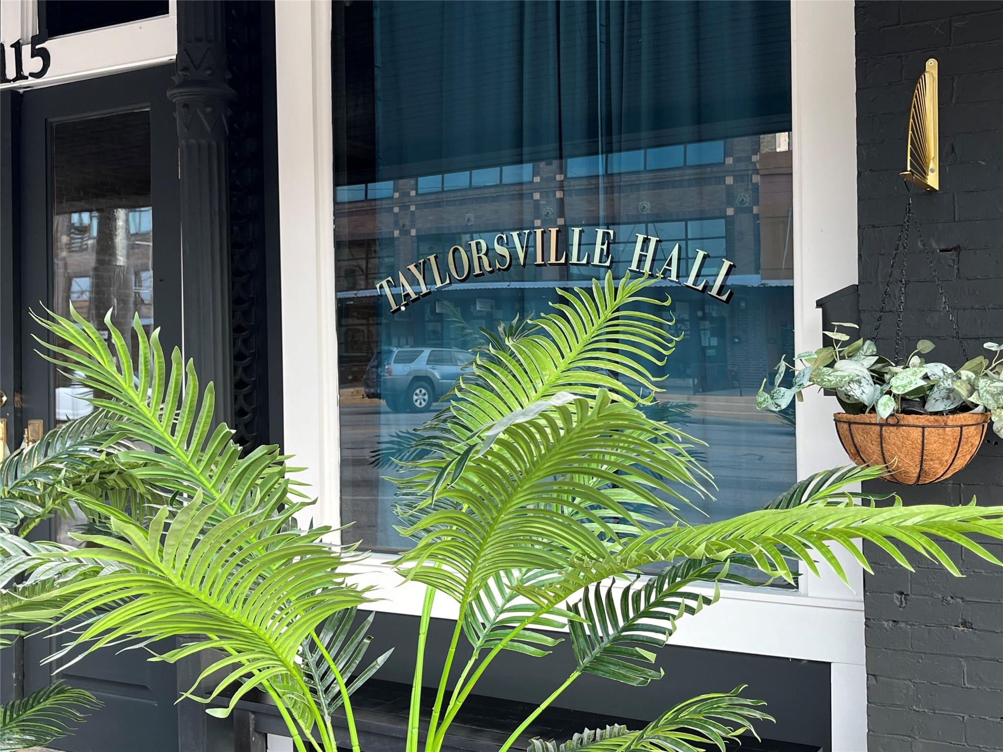 115 W 2nd St, Taylor, TX 76574