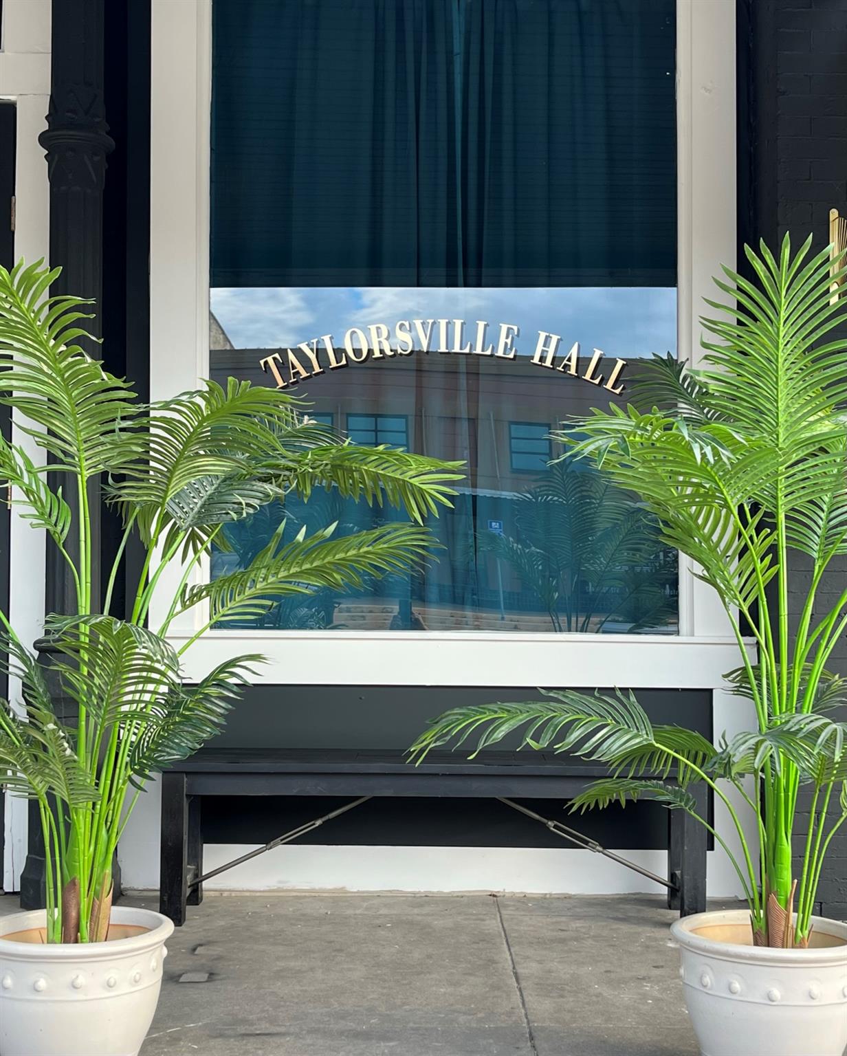 115 W 2nd St, Taylor, TX 76574