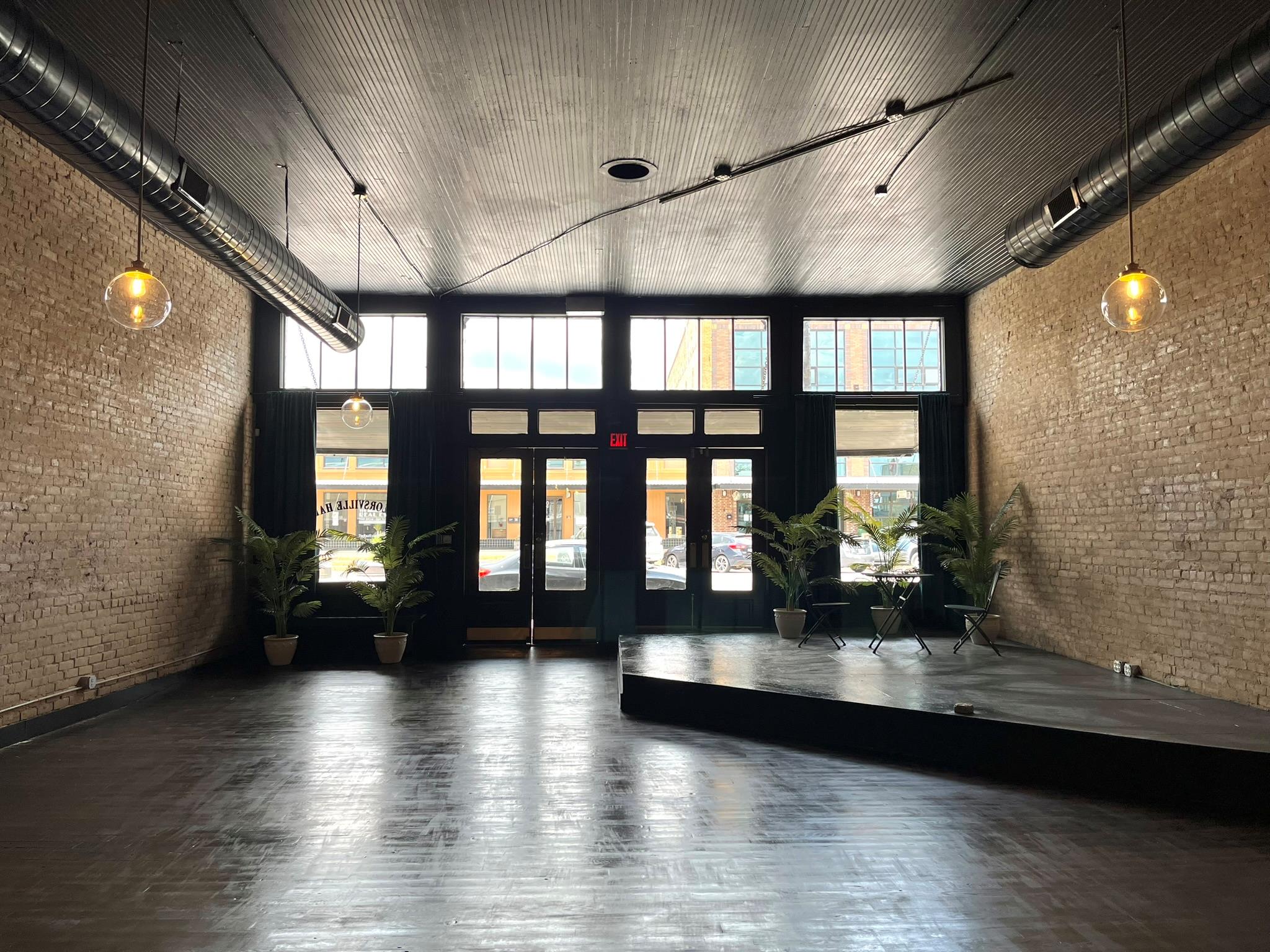 115 W 2nd St, Taylor, TX 76574