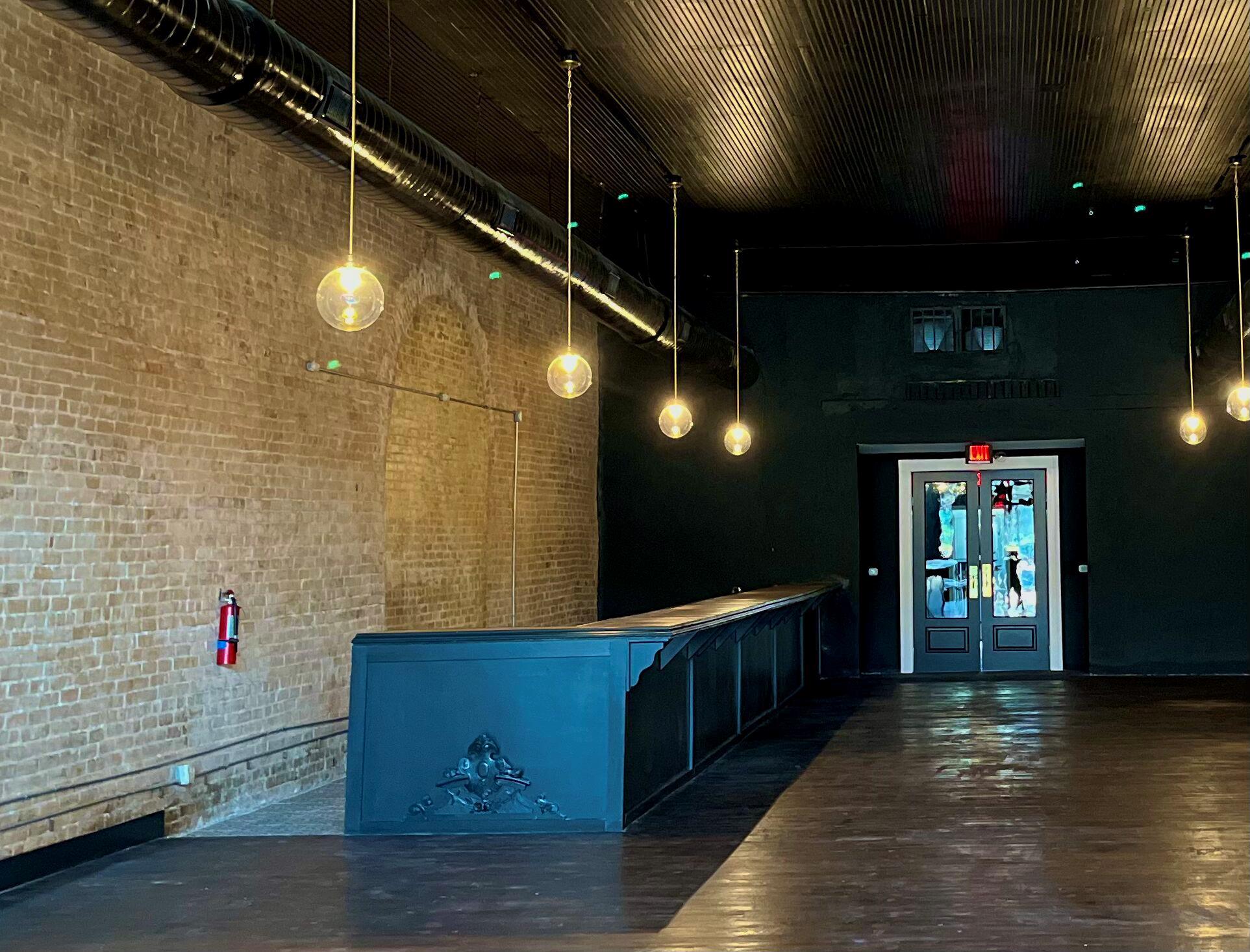 115 W 2nd St, Taylor, TX 76574