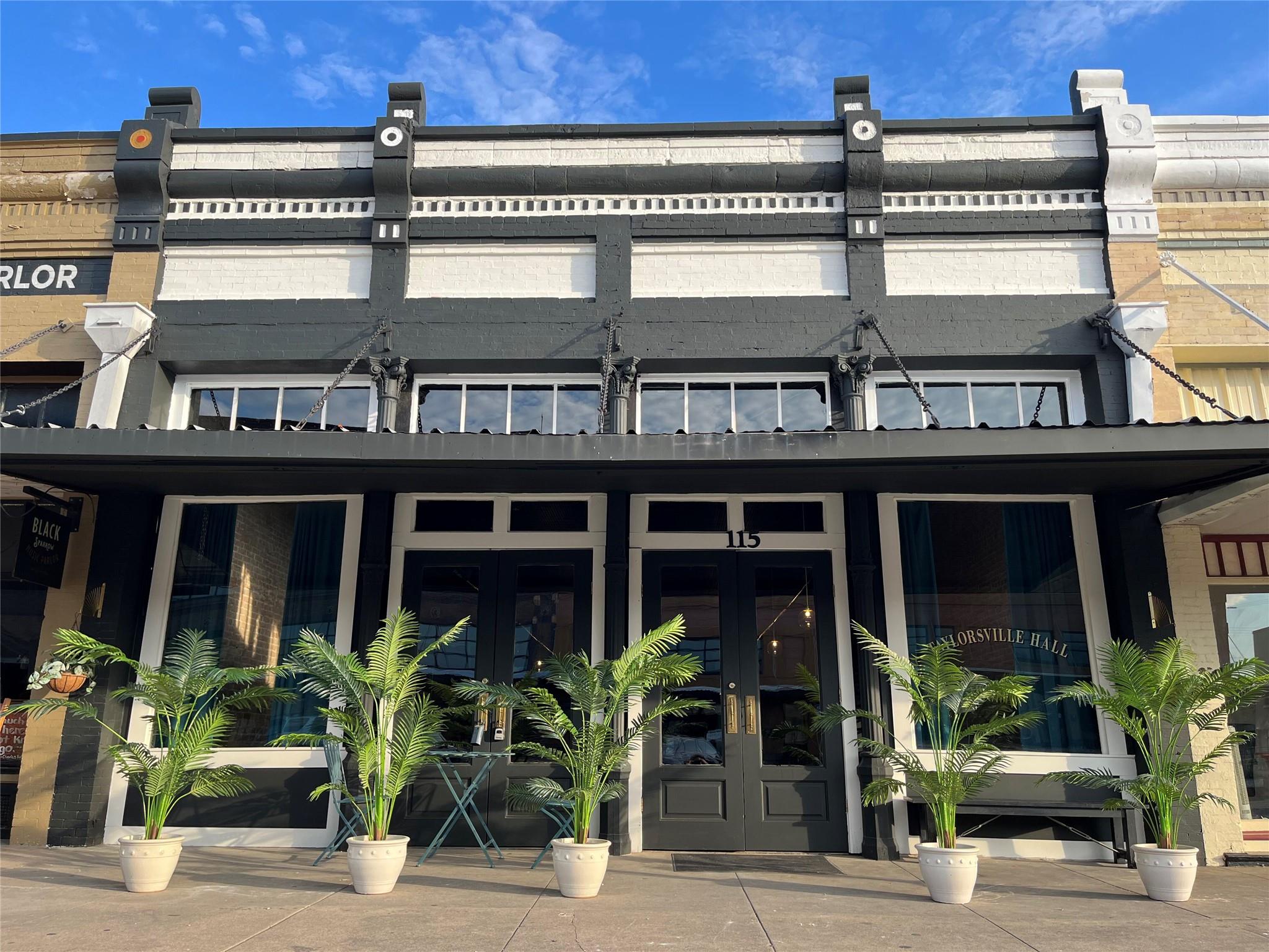 115 W 2nd St, Taylor, TX 76574