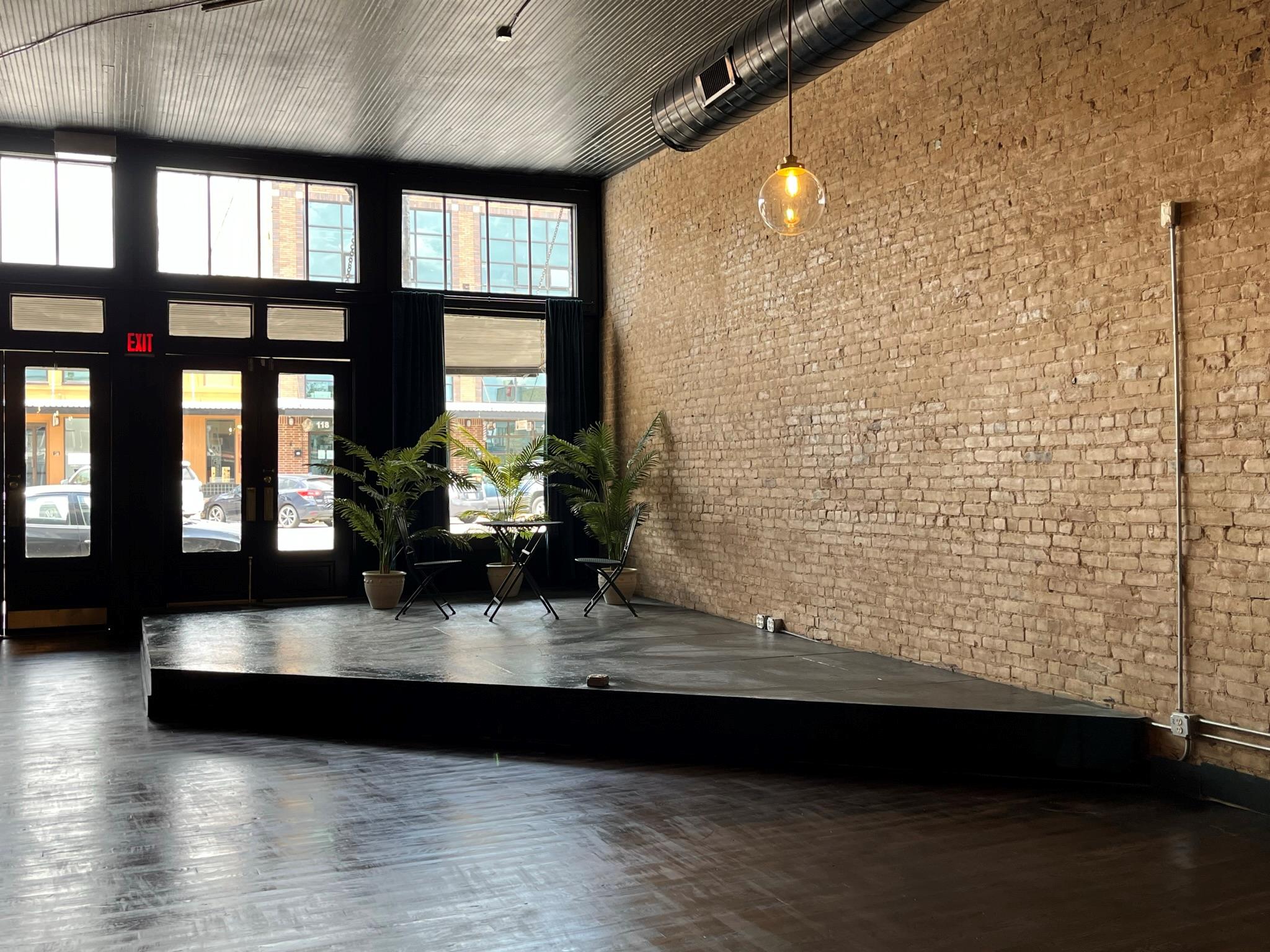 115 W 2nd St, Taylor, TX 76574