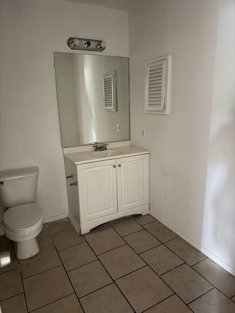 1006 N Meadows Dr # "A" or "C", Austin, TX 78758