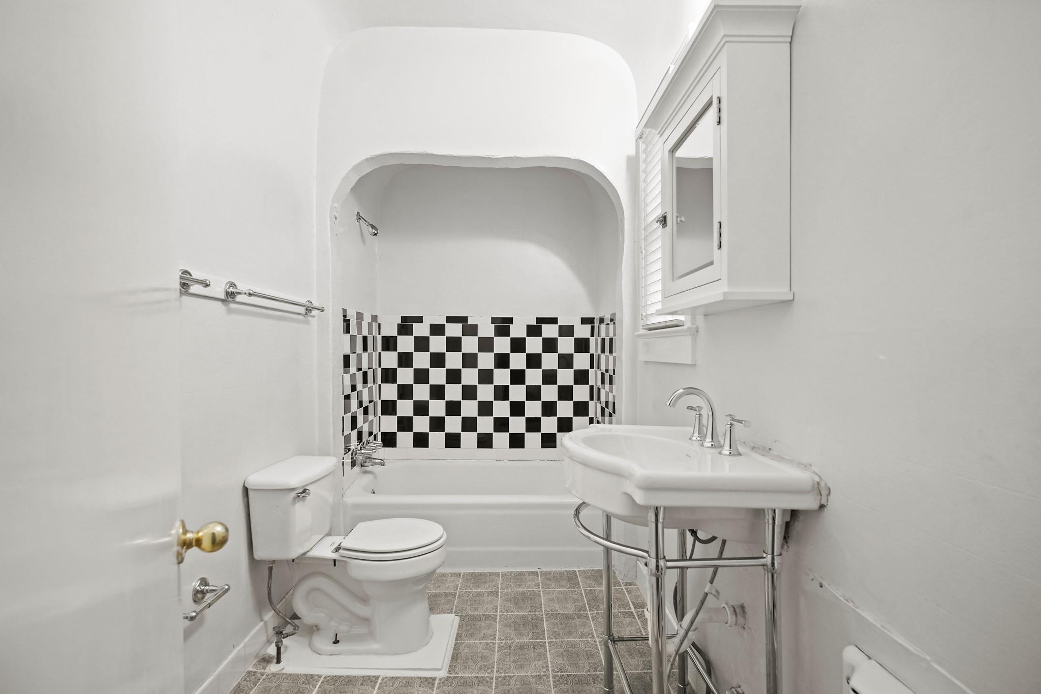 212 W 43rd St # A, Austin, TX 78751