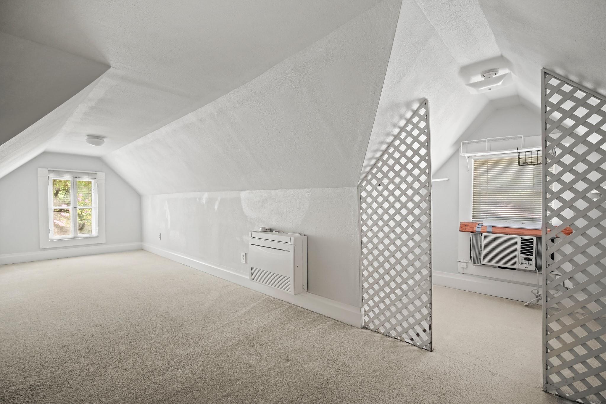 212 W 43rd St # A, Austin, TX 78751