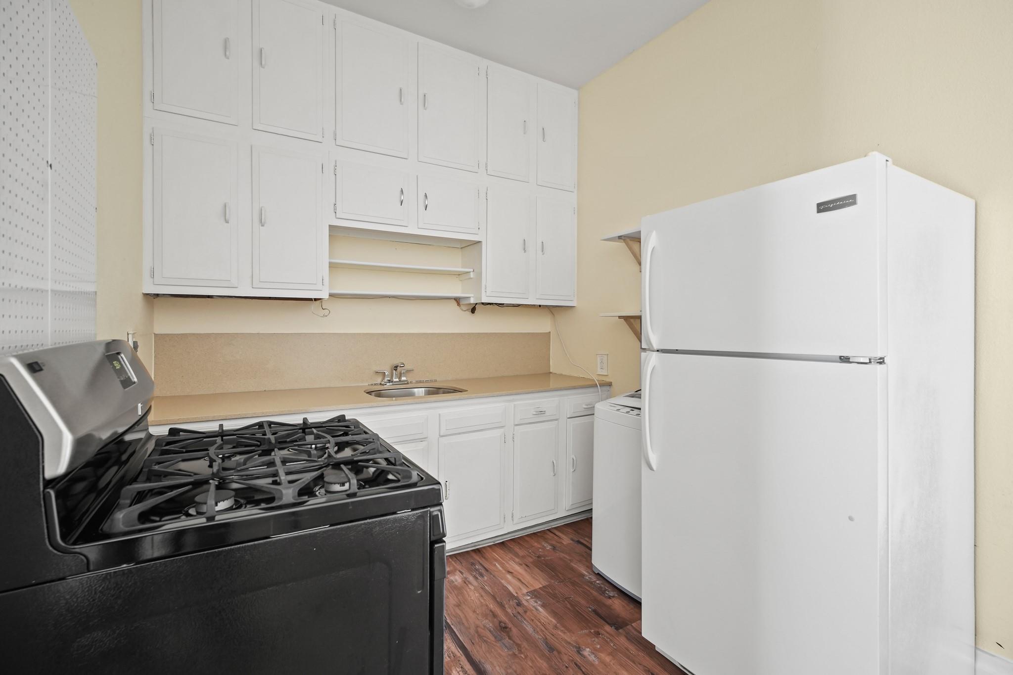 212 W 43rd St # A, Austin, TX 78751